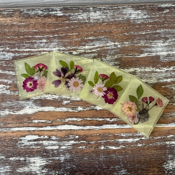 Dried Flowers Resin Drink Coasters Set of 4 House Housewarming Table Gift - Picture 6 of 7
